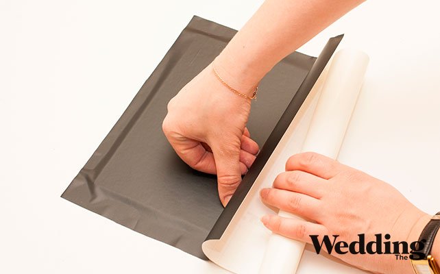 приклеваем пленку к стеклу