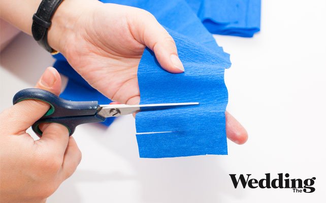 делаем надрезы на полосках бумаги