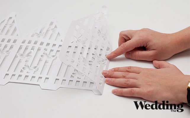 сложить по линиям сгиба