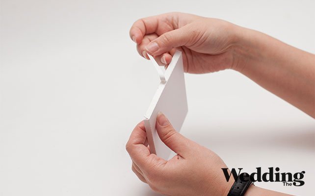 приклеить дно к клетке