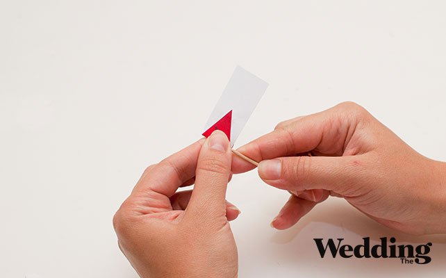 как сделать план рассадки кораблики для морской свадьбы, закрепить флажок с номером стола на зубочистке