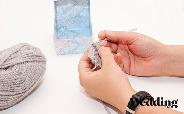 связать с помощью крючка и ниток круглый коврик