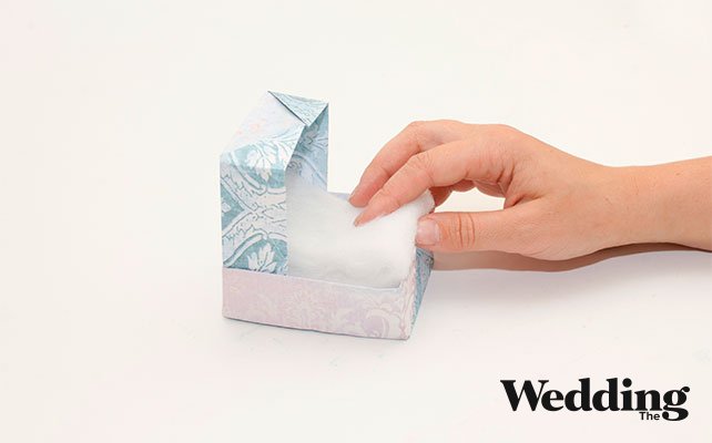 приклеить синтепон на дно коробочки