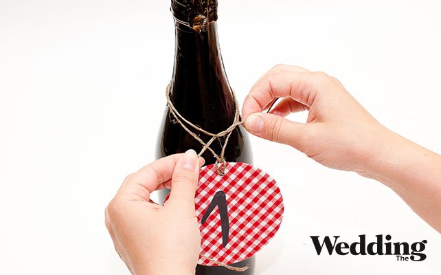 Как сделать круглый номер стола на бутылке, привязать номер стола к бутылке