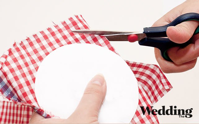 Как сделать круглый номер стола на бутылке, вырезаем номер стола из ткани