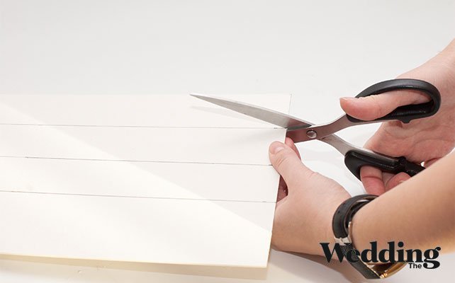 как сделать люстру из бумажных кружков для декора свадьбы, вырезать из картона 3 полоски шириной 3-4 см