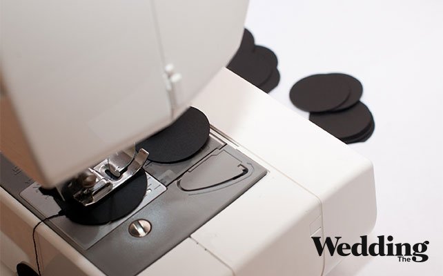 как сделать люстру из бумажных кружков для декора свадьбы, сшить кружочки между собой