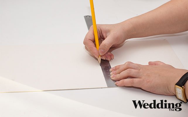 как сделать люстру из бумажных кружков для декора свадьбы, разметить на картоне 3 полоски шириной 3-4 см