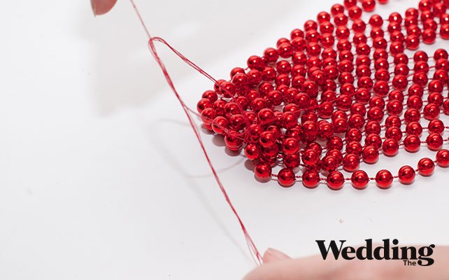 как сделать люстру из бусин, прикрепить крюк для подвеса