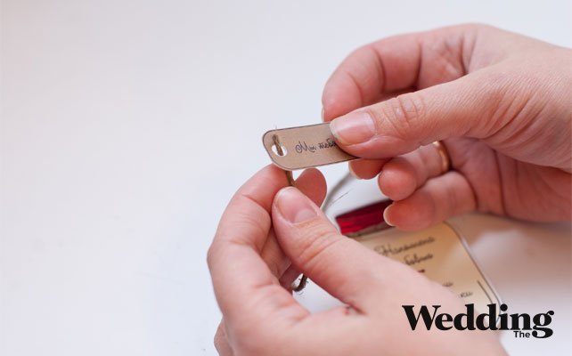 как сделать магниты подарки для гостей на свадьбу, прикрепить к баночке бирку