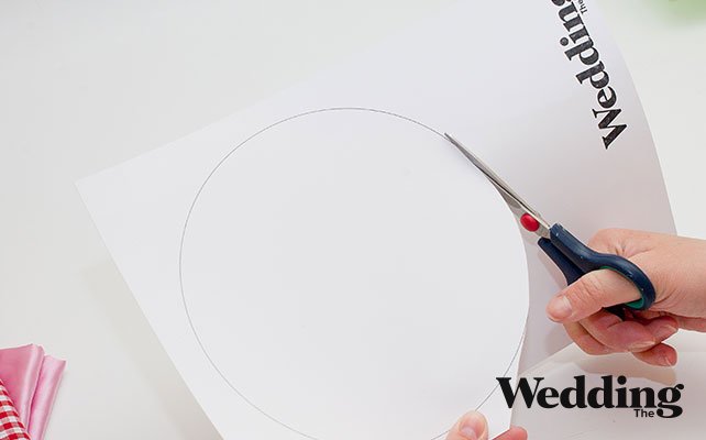 вырезать шаблон лепестка