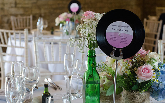 Как сделать номер стола в виде пластинки для музыкальной свадьбы