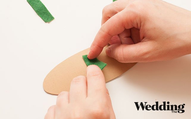 приклеить украшение к ободку