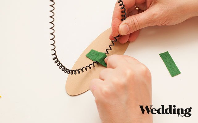 приклеить украшение к ободку