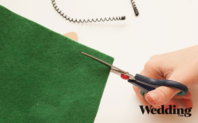 вырезать полоски из войлока