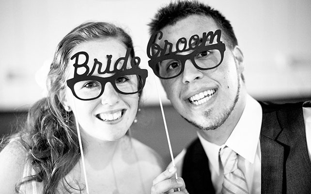 Как сделать аксессуары для фотосессии: очки с надписью для жениха и невесты, очки с буквами для жениха и невесты