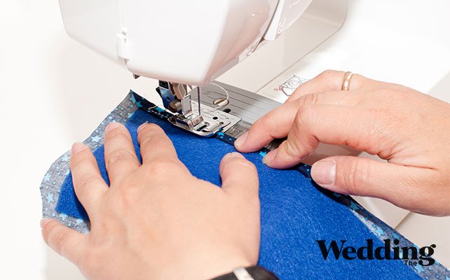 прошить края «одежды» для стакана на машинке