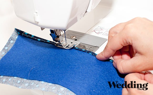 прошить края «одежды» для стакана на машинке