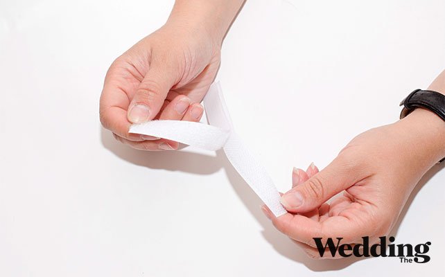 разъединить застёжку-липучку