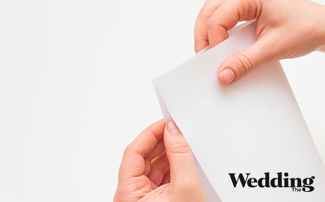 сгибаем лист бумаги пополам