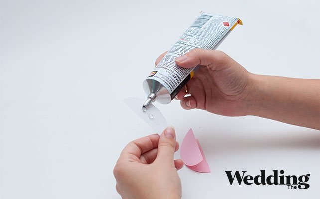 приклеить белый шаблон к розовому