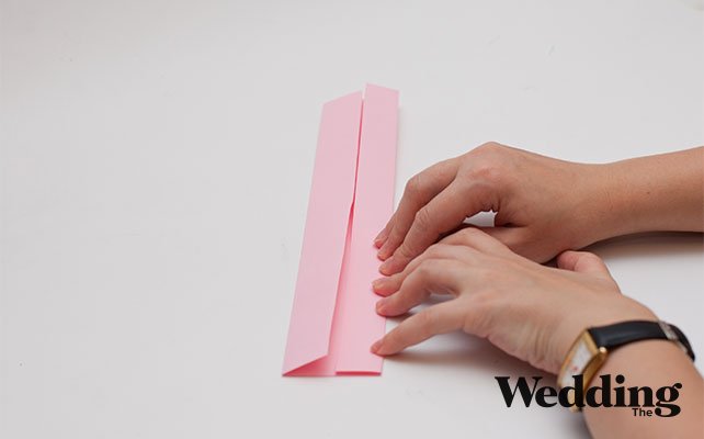 сложить края заготовки к центру