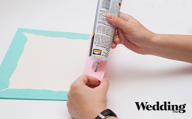 приклеить дно папки к боковинкам