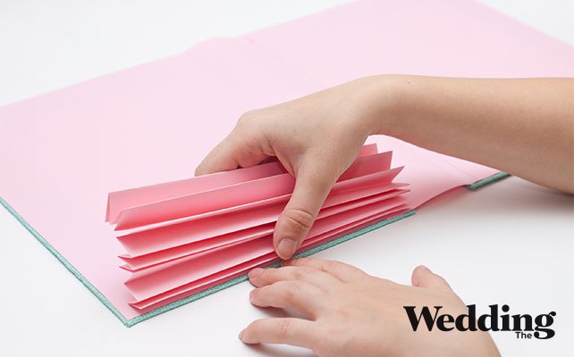 приклеить гармошки к форзацам