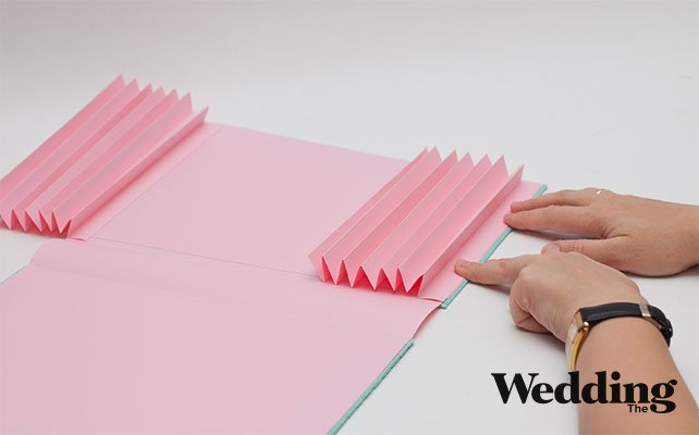 приклеить гармошки к форзацам