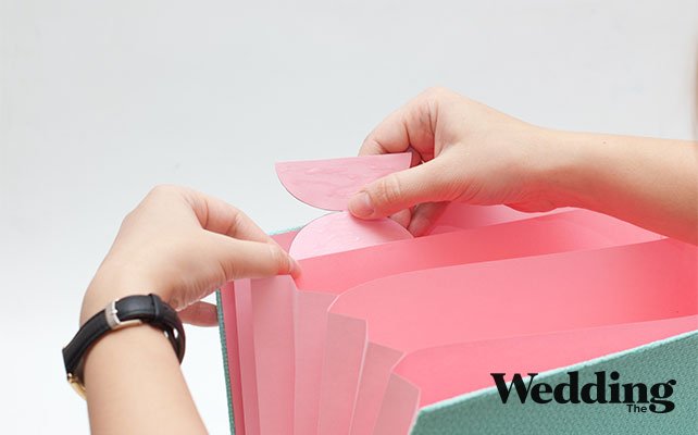 приклеить ярлыки к разделителям