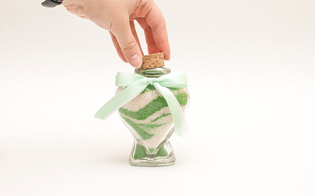 как красиво засыпать песок в сосуд на песочной церемонии