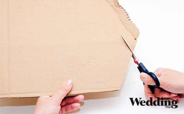 вырезать круг из картона