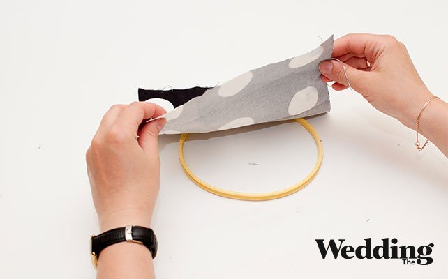 закрепить ткань на пяльцах