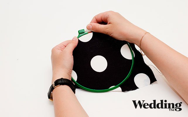 закрепить ткань на пяльцах