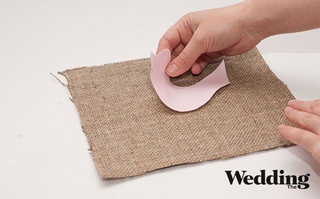 как сделать подушечку для колец с аппликацией, разложить аппликацию на подушечке