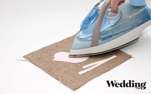 как сделать подушечку для колец с аппликацией, прогладить утюгом