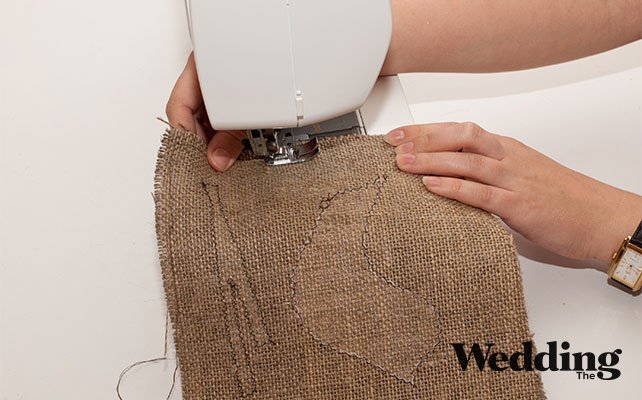 как сделать подушечку для колец с аппликацией, сшить детали подушечки