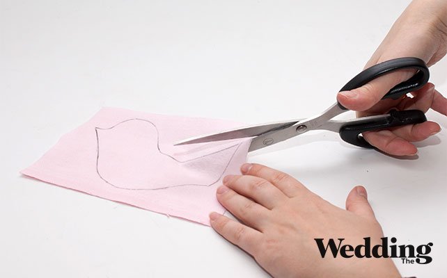 как сделать подушечку для колец с аппликацией, вырезать аппликацию из ткани