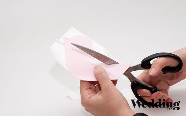 как сделать подушечку для колец с аппликацией, лишнее отрезать