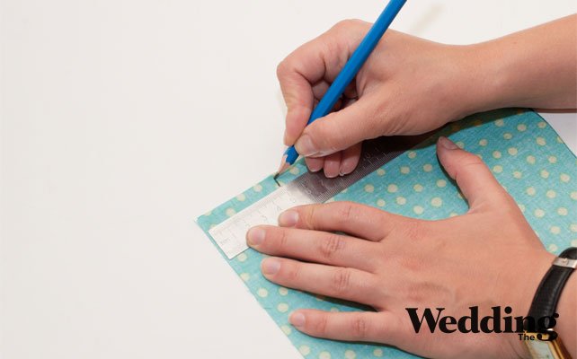 поставить засечки карандашом