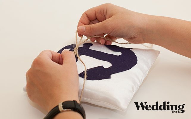 Как сделать подушечку для колец с якорем, пришить бечёвку для колец