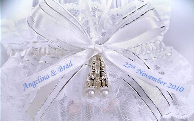 подвязка с именами молодоженов