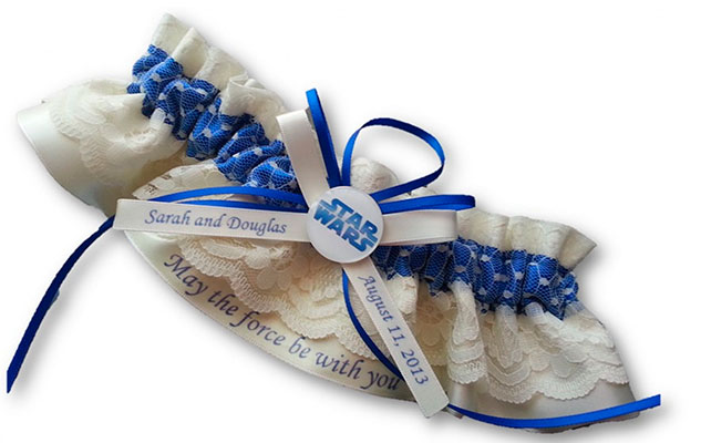 подвязка с именами молодоженов