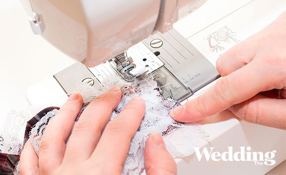 подвязка с именами молодоженов