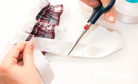 подвязка с именами молодоженов