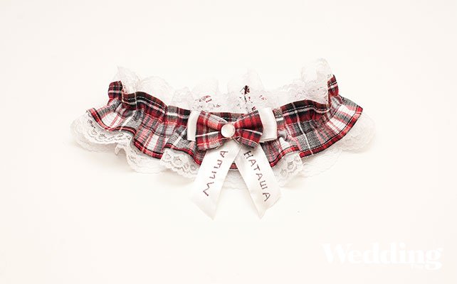 подвязка с именами молодоженов