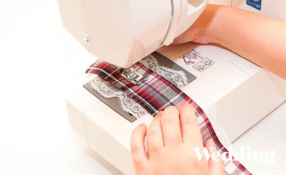 подвязка с именами молодоженов