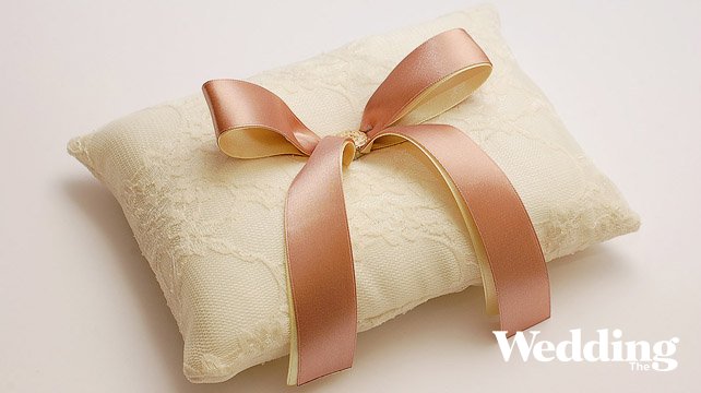 Свадебная подушечка для колец: варианты дизайна и мастер-класс по из�готовлению своими руками