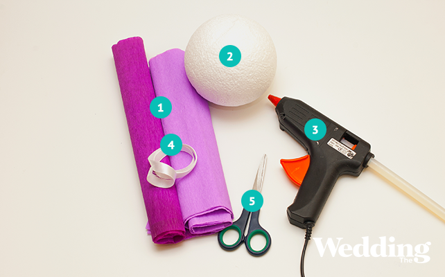 помпон из бумажных роз