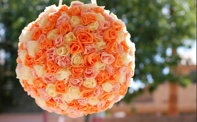 помпон из бумажных роз